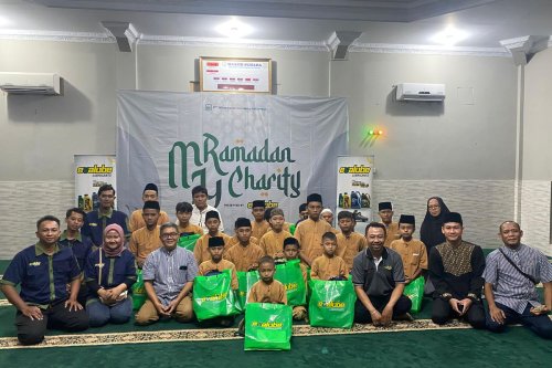 Produsen Pelumas Ini Gelar Santunan Anak Yatim dan Mekanik