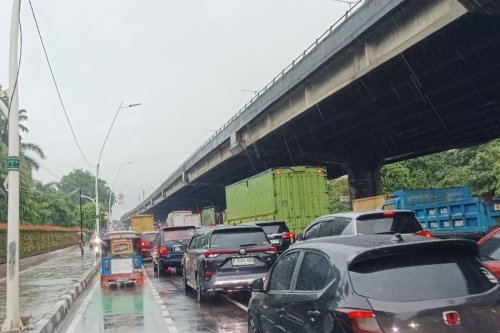 Bus Transjakarta Terdampak Hujan dan Banjir, Sejumlah Koridor Macet