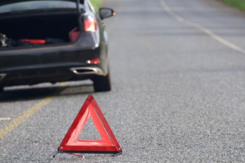 Bahaya Mobil Berhenti Sembarangan di Pinggir Jalan
