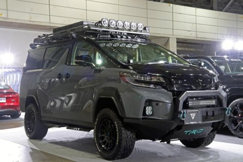 Ketika Toyota Alphard Menjelma Jadi Mobil Off-Road