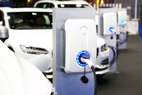 Harga Minyak Naik Imbas Perang, Mobil Listrik China Dilirik