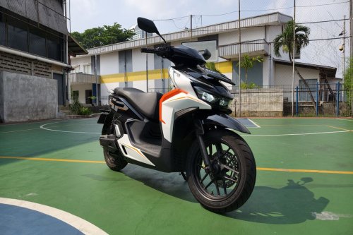 Desain Indomobil Emotor Sprinto: Skutik Listrik Gaya Konvensional
