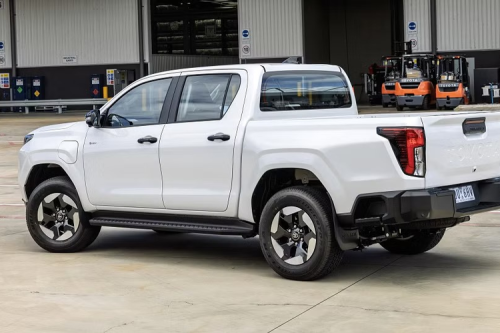 Toyota Hilux BEV 2026 Hadir, Pikap Listrik dengan AWD