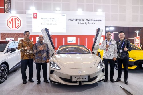 MG, MG Cyberster dengan Warna Baru Tampil Perdana di Surabaya
