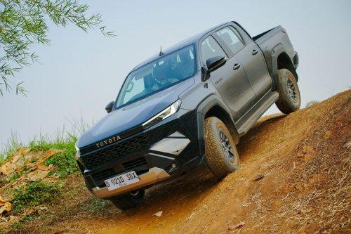 Toyota, Toyota Hilux, Impresi Perdana Toyota Hilux Terbaru, Beda Karakter Manual dan Matic