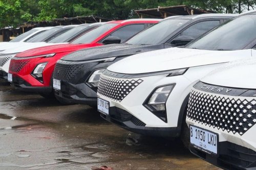 Mobil Baru Meluncur di IIMS, Banjir di Cawang
