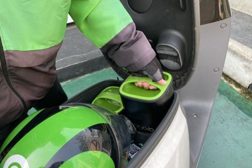 Baterai Motor Listrik: Lebih Baik Beli, Sewa, atau Tukar?