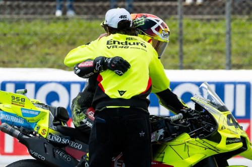 Pebalap VR46 Ungkap Pentingnya Kehadiran Rossi di Sirkuit