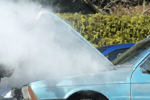 Kenapa Air Radiator Mendidih dan Meluap Saat Digas? Ini Penyebabnya