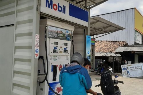 MINI, Jumpa SPBU Mini Mobil Indostation di Mekarsari, Jual Bensin RON 92