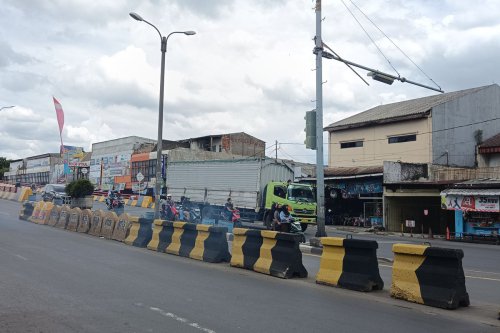 Ada Lampu Merah di Fly Over Cibinong, Potensi Terjadi Kecelakaan
