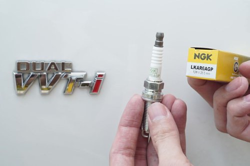 Kenapa Busi Mobil Harus Diganti Sekaligus? Ini Penjelasannya