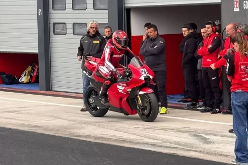 Ducati, Pebalap WorldSBK Uji Motor Prototipe Ducati 850cc