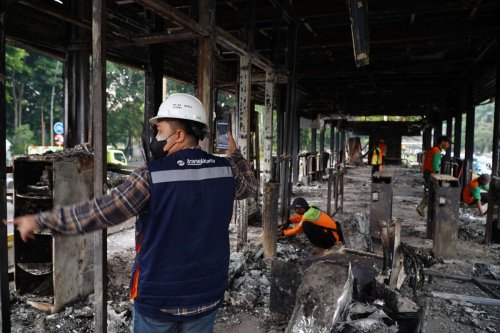 Estimasi Kerugian Halte Transjakarta yang Rusak Parah