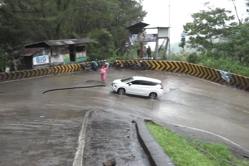 Benarkah Mobil Matik Rawan Rusak jika Sering Melewati Tanjakan?