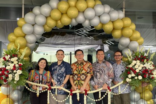 Polytron Buka Showroom Mobil Listrik Pertama di Jakarta
