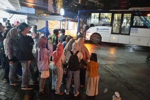 Penumpang Transjabodetabek Kepanasan Kehujanan, Fasilitas Jadi Kendala