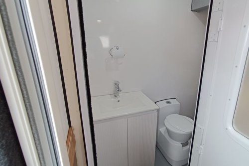 Kontainer Portable Mercedes-Benz Axor Buatan Delima Mandiri