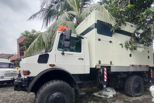 Alasan Kaca Spion Kiri Truk Lebih Banyak Dibanding Sisi Kanan