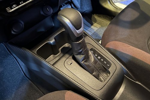 Posisi Tuas Transmisi yang Benar Saat Panaskan Mobil Matik