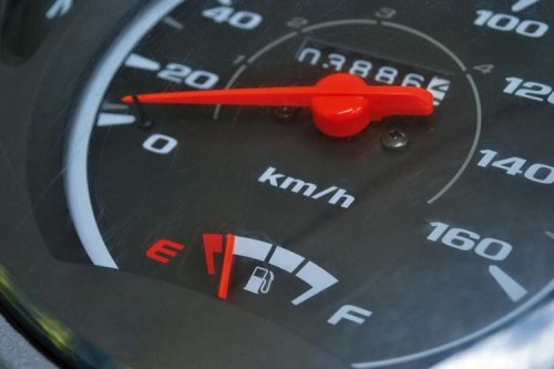 Cara Aman Menjaga Tangki Bahan Bakar Mobil agar Tidak Cepat Kotor