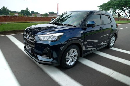 Makin Ketat, Cek Daftar Harga Mobil Hybrid Baru per November 2025