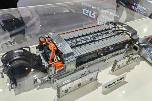 Toyota Bocorkan Tahapan Pengembangan Baterai di Indonesia