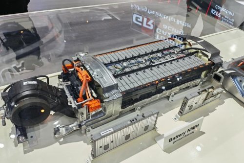 Toyota Bocorkan Tahapan Pengembangan Baterai di Indonesia