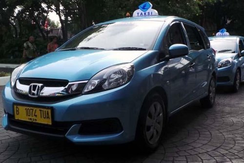 Mengapa Mobil Bekas Eks Taksi Menjadi Favorit di 2025?