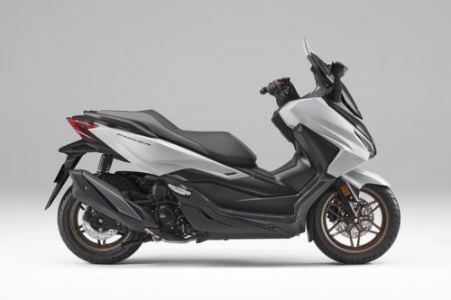 Honda, Apa Kelebihan Honda Forza? Skutik Hampir Rp 100 Juta