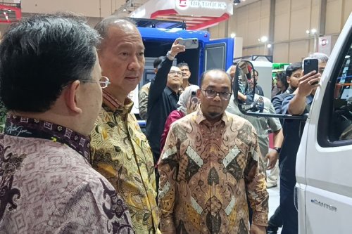 Mitsubishi, Agus Gumiwang Minta Mitsubishi Fuso Tambah eCanter