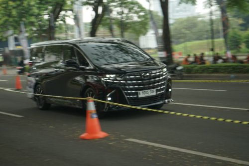 Tes Alphard Hybrid, Begini Rasanya MPV Mewah Rp 1,7 Miliar