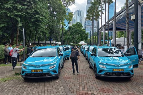 Taksi Listrik Ancaman Industri Otomotif Lokal?