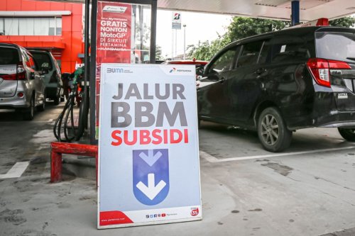 Pengamat Soroti Mobil Mewah Isi Pertalite