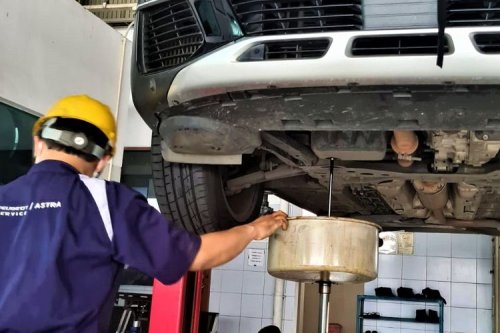 Daftar Harga Oli Mesin Mobil Januari 2026