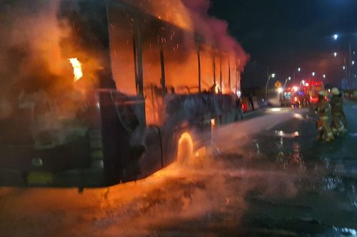 Bus Pariwisata Terbakar di Tol Cipali, Diduga Korsleting Mesin