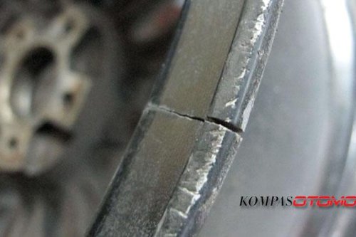 Jangan Sepelekan Benturan Kecil, Pelek Bisa Rusak Diam-diam