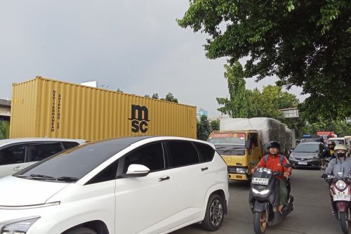 Imbas Proyek Flyover, Arus Lalu Lintas di Jalan Latumenten Dialihkan