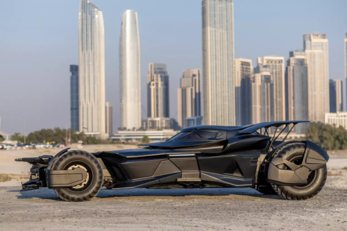 Replika Mobil Batman Pakai Basis Mercedes-Benz CL 55 AMG