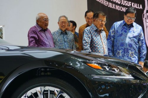 Lexus, Lexus Tidak Khawatir Konsumennya Beralih ke Mobil China