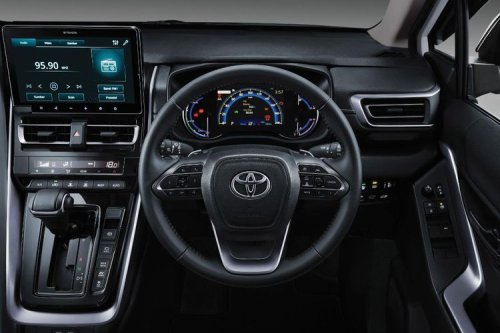 Toyota, Toyota Innova, Dapat Sentuhan Baru, Cek Harga Toyota Innova Zenix per September 2025