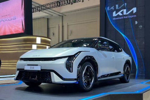 Kia, Kia EV4 Tebar Pesona di GIIAS 2025, Kental Nuansa Futuristik