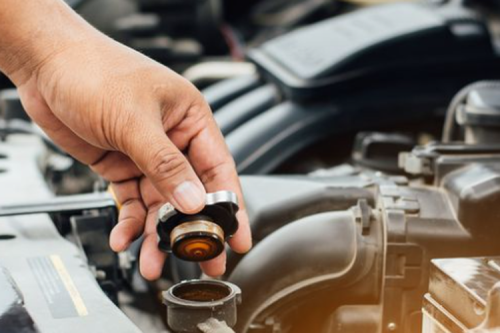 Tanda Mobil Butuh Berhenti karena Mengalami Overheating
