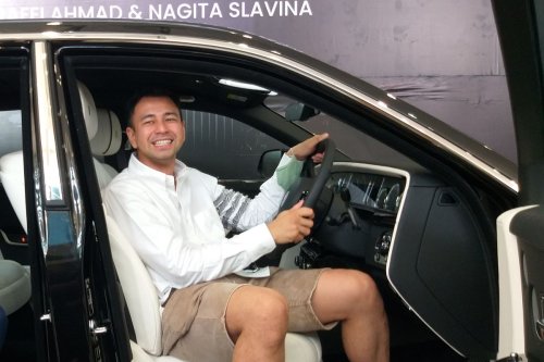 Berapa Pajak Tahunan Rolls-Royce Phantom Milik Raffi Ahmad?