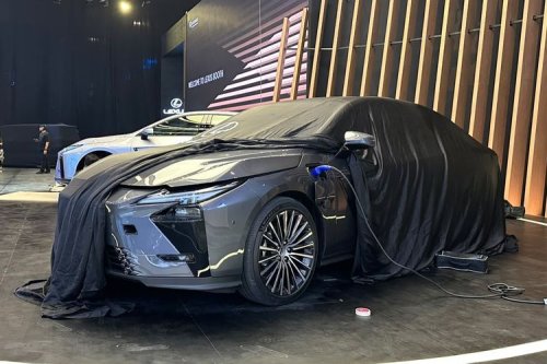 Lexus ES 350h dan ES 350e Siap Meluncur Hari Ini di GIIAS 2026