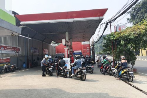 Pengamat Soroti Isu Beli BBM Subsidi Harus Lunas Pajak Kendaraan