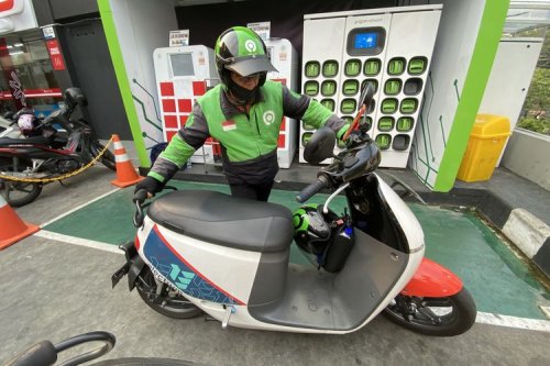Kenapa Motor Listrik Belum Menggantikan Motor Bensin Ojol?