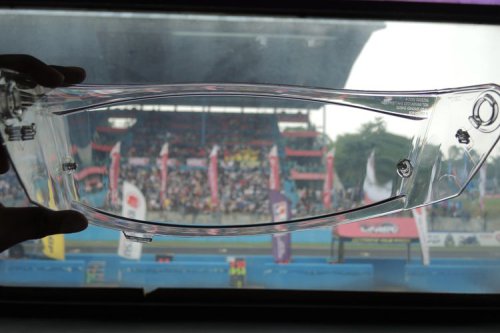 Cara Merawat Kaca Helm agar Tidak Mudah Berembun Saat Hujan