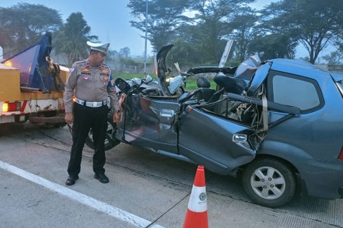 Kecelakaan Avanza Tabrak Truk di Tol Pasuruan, Ingat Pentingnya Jaga Jarak Aman