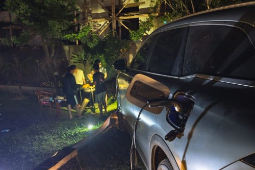 Manfaat V2L di Mobil PHEV, Pas Buat Piknik hingga Daya Darurat